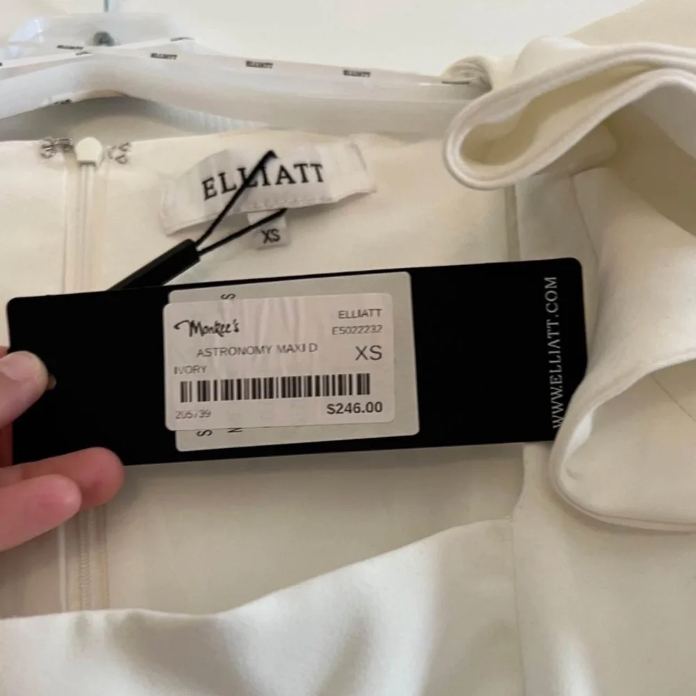 Elliatt Astronomy White Ruffle Sleeve Maxi Rehearsal Dinner Bridal Dress NEW - Picture 4 of 6